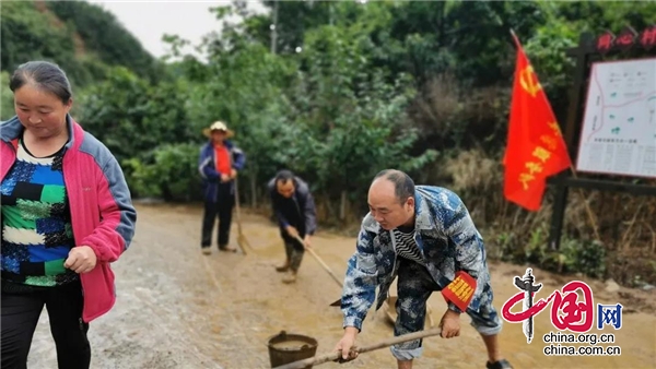 讓黨旗在防汛一線高高飄揚(yáng)