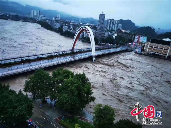 青衣江雅安城区段出现百年一遇洪水 雨城区紧急有序“迎战”