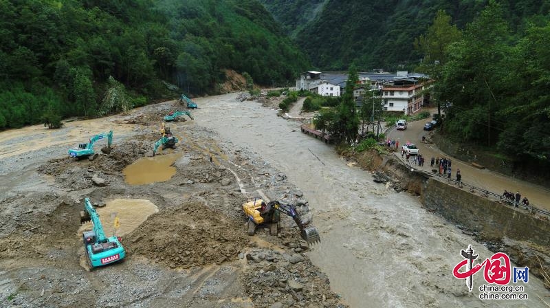 40余萬立方米物源量壅塞河道 10小時(shí)連續(xù)奮戰(zhàn)成功疏浚排險(xiǎn)