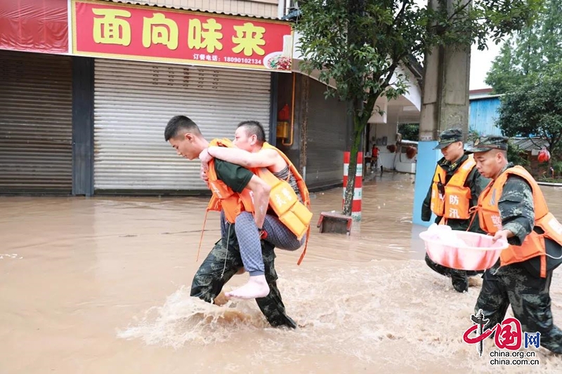 暴雨再次來(lái)襲 雨城區(qū)緊急有序“迎戰(zhàn)”