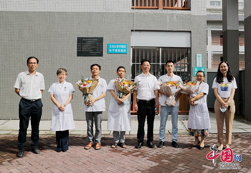 自貢市大安區開展“中國醫師節”走訪慰問活動