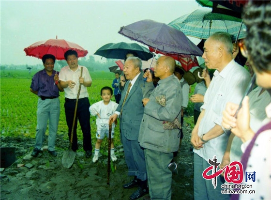 子承父業(yè) 美國(guó)芝加哥洛約拉大學(xué)博士將執(zhí)掌都江堰光亞學(xué)校？