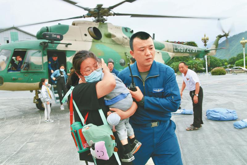 “直升机来了！” ——“水上孤岛”白马乡救援直击