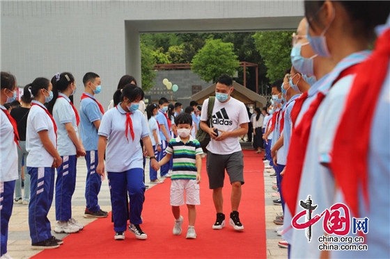 萌娃入學啦！成都市石室天府中學附屬小學開啟新生報到