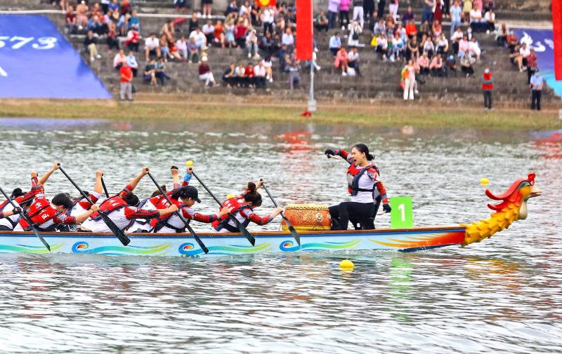 2020廣元女兒節(jié)鳳舟直道競(jìng)速比賽 朝天區(qū)斬獲一等獎(jiǎng)