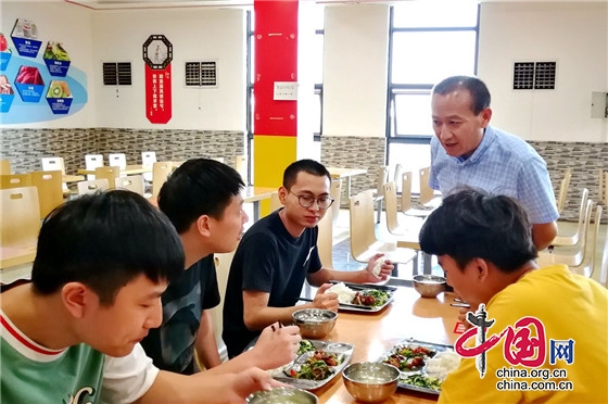 四川希望汽车职业学院塑造餐桌新文明 提倡健康新“食”尚