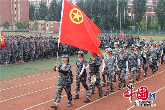 別樣軍訓！四川天一學院新生軍訓開展戶外拉練暨走進非遺文化活動