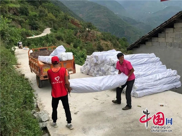 汉源县：大树志愿者协会及爱心企业开展物资捐赠和救灾帮扶活动