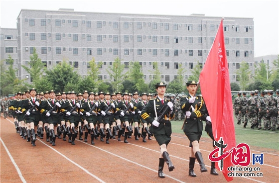 太颯了！四川天一學院2020級新生軍訓彙報表演精彩頻現