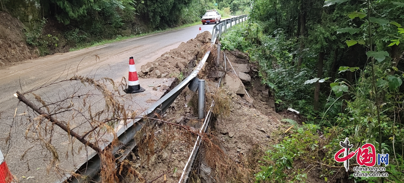 西充县路政大队多频次排查整治汛期公路安全隐患