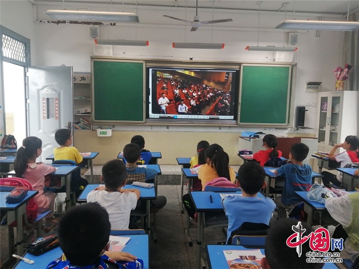 河东消防组织辖区中小学生观看《学校消防安全公开课》网络直播