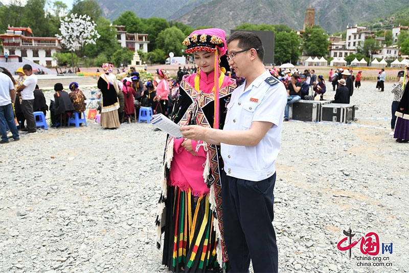 民族团结之花别样红——甘孜藏族自治州税务系统促进民族团结进步纪实