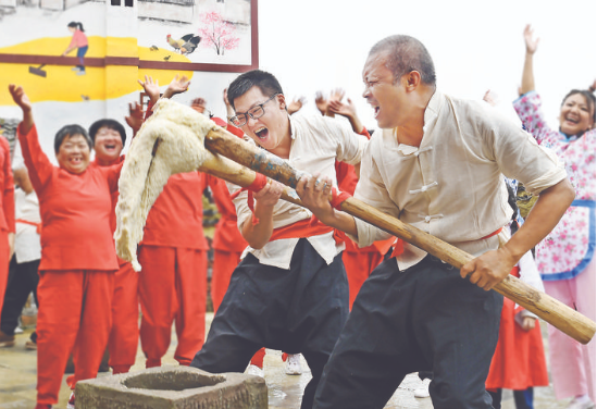 群眾喜迎“雙節”