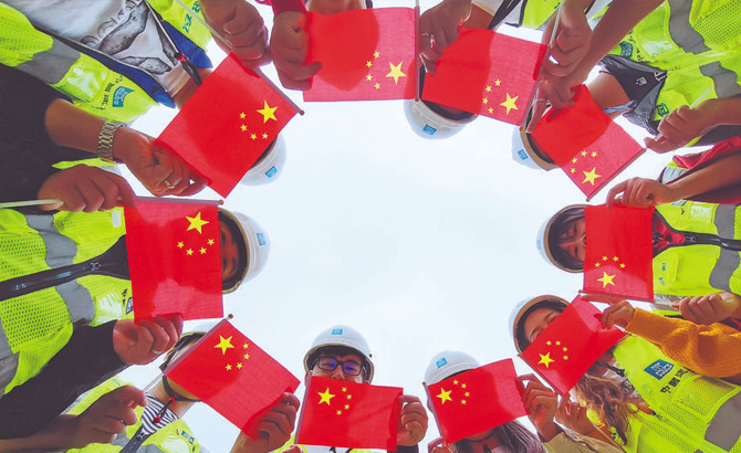 抓住施工黄金期，我们全员不放假” 千人坚守大运会东安湖体育公园“三馆”建设现场