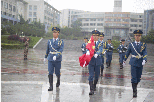 四川职业技术学院举行庆祝中华人民共和国成立71周年升旗仪式