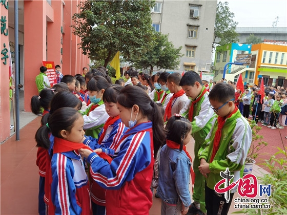 綿陽市江油市三合鎮逸夫小學舉行少先隊建隊日教育活動