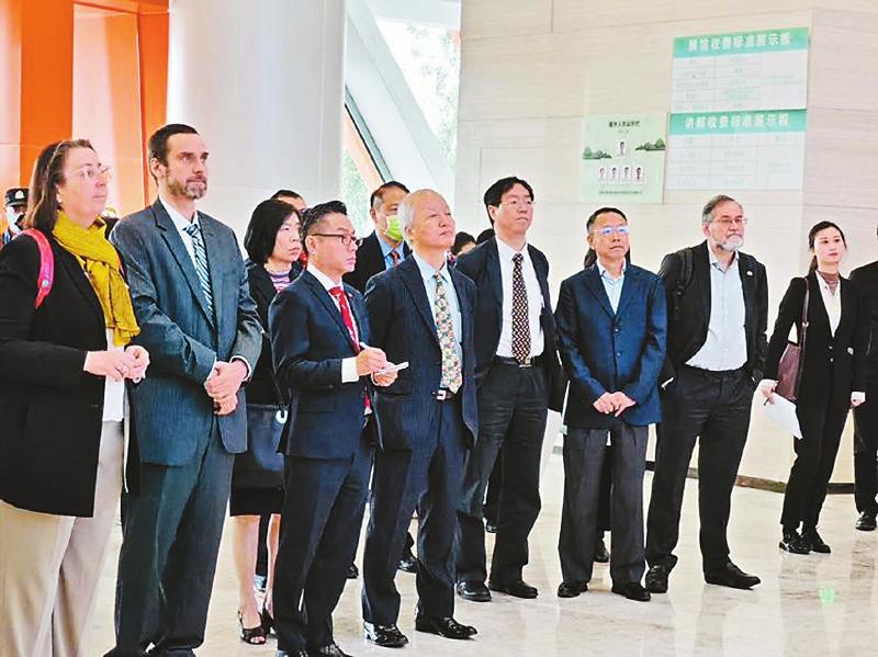 International guests ride the subway to inspect, gather in the Eastern New District of Chengdu