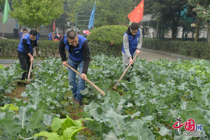 洪雅縣新聯(lián)會志愿者到敬老院開展愛心助老活動