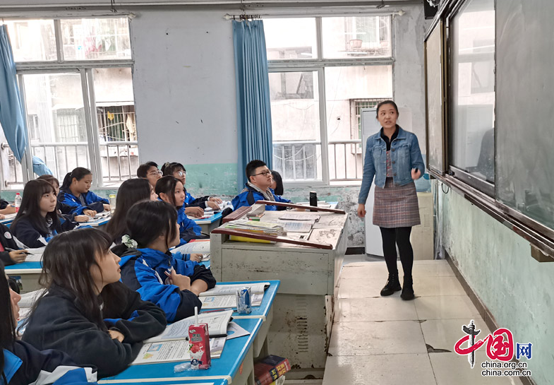 南充市建华中学开展新进教师汇报课活动