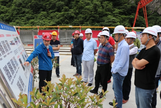 四川岷江港航電開發公司觀摩團到九綿高速公路項目參觀交流