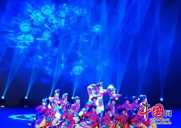 屏山县原创舞蹈《多彩的彝人》参加全省群众广场舞展演活动获奖