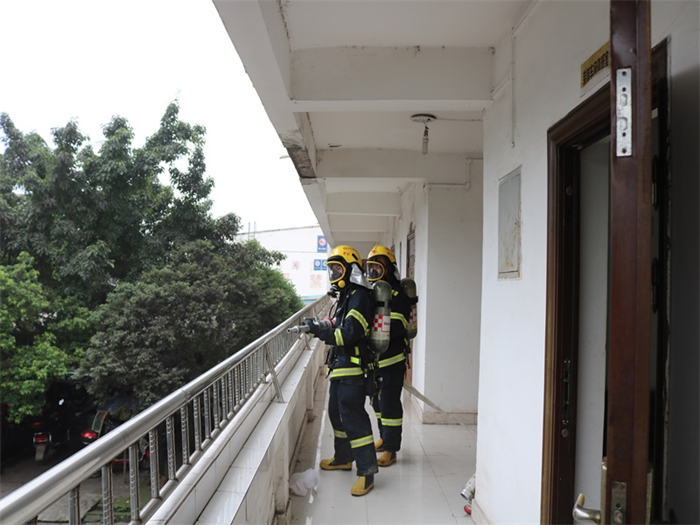 遂宁经开区政府专职消防队到火车站货运中心开展消防培训及演练工作