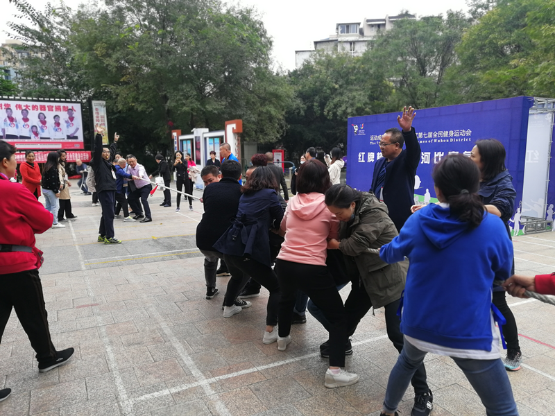 紅牌樓街道組織開展“愛成都·迎大運”武侯區(qū)第七屆全民健身拔河比賽活動