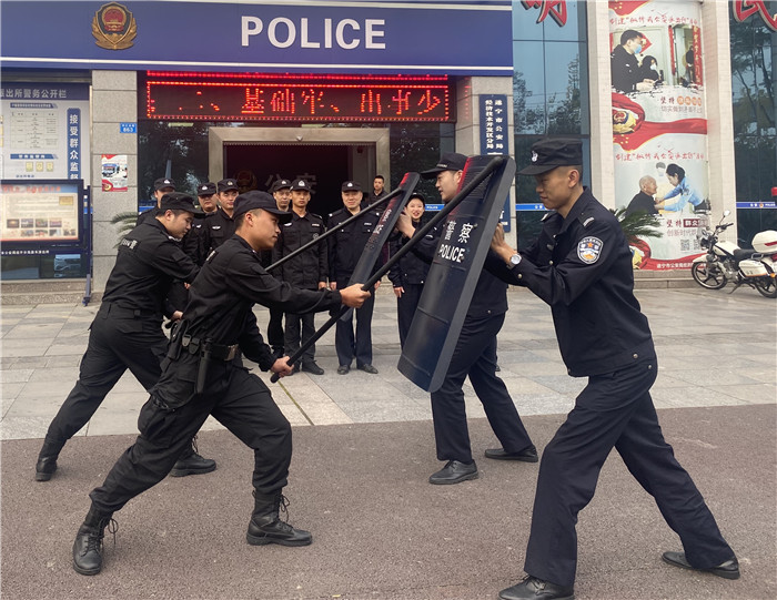 嘉禾派出所开展警体训练 提高队伍素质