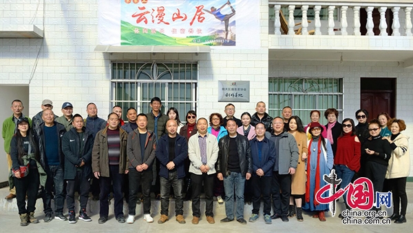 廣元朝天區攝影家協會創作基地在李家鎮衛星村掛牌 