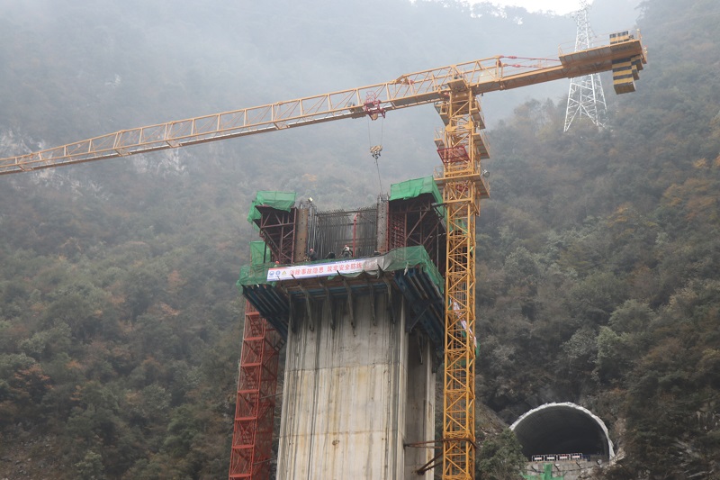 中國鐵建港航局集團有限公司九綿高速公路LJ16標項目平寨大橋首個0#塊順利澆築