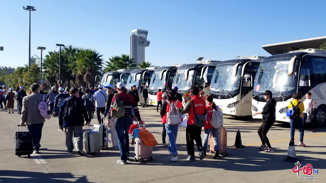 彝歷新年 廣東游客包機游涼山