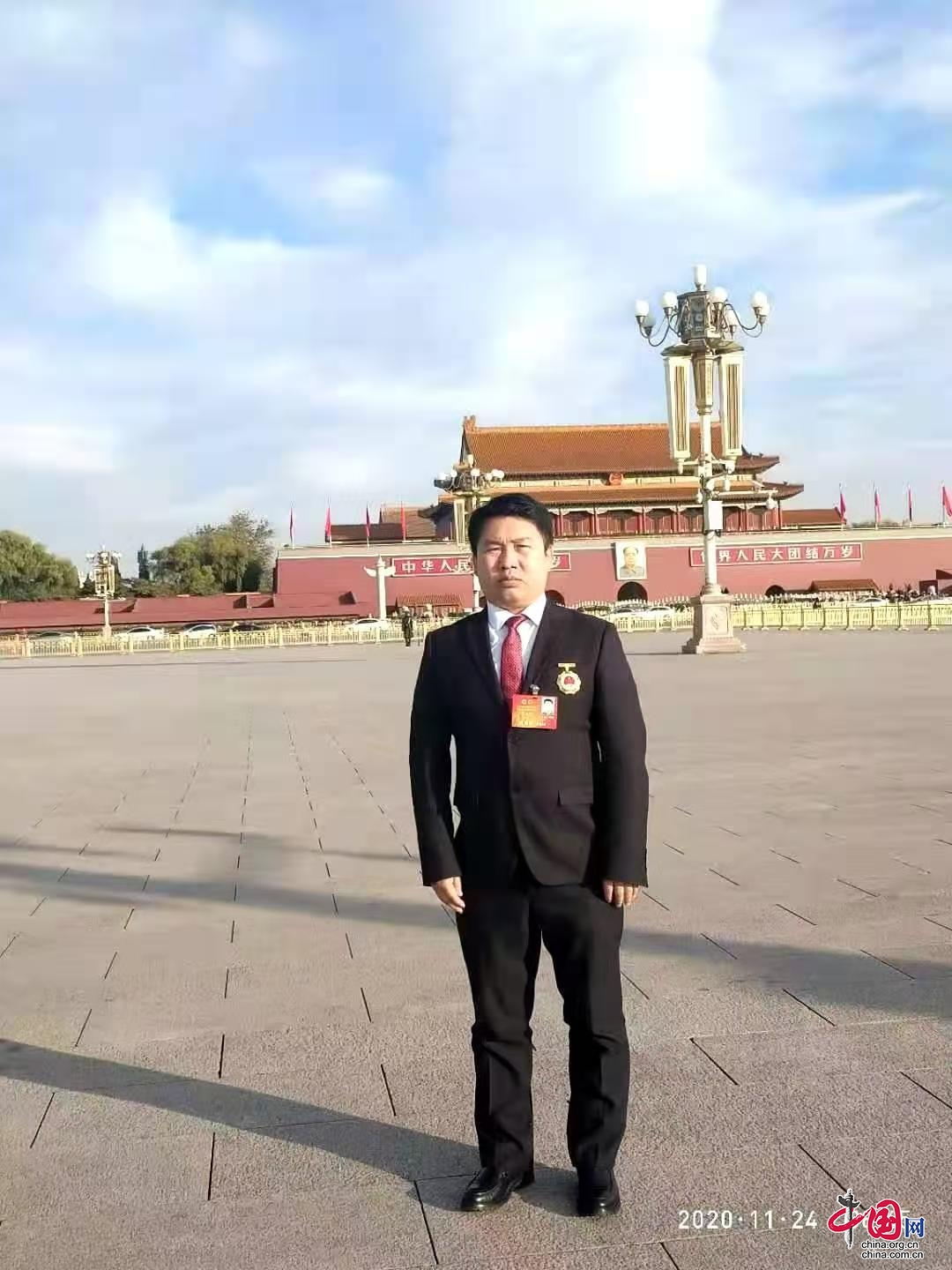 Cui Qinghong, an employee of Sichuan Energy Investment, wins the award for “National Model Worker”