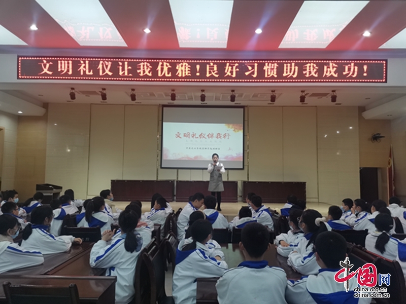 西充县天宝初中、天宝中英文学校举行“天宝问道·教育有方”微班会大赛