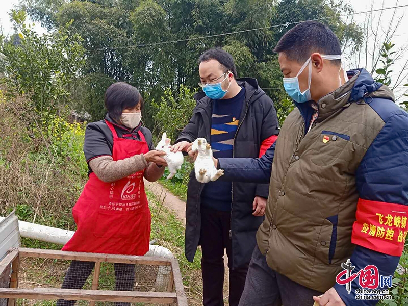 自贡自流井：“第一书记”驻村帮扶村民致富