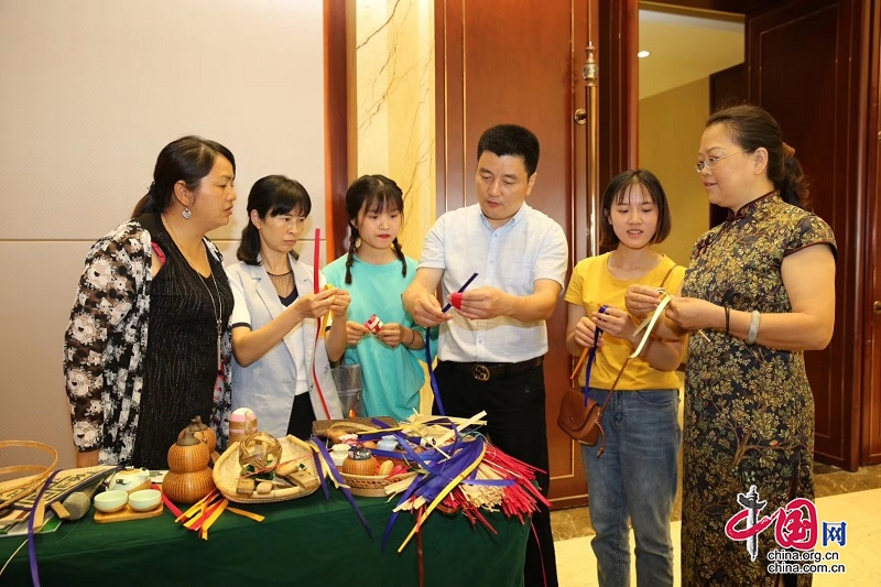 竹與藝 匠人心——記全國勞動模範、四川省青神縣雲華竹旅有限公司總經理陳嵐