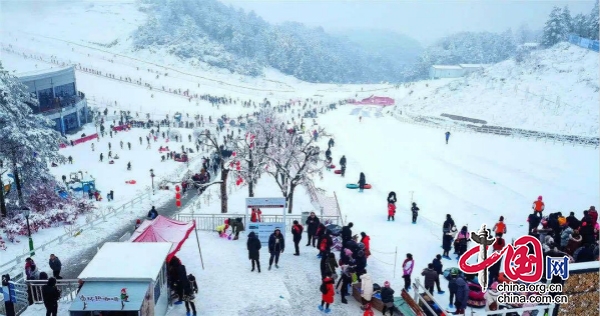 曾家山滑雪場(chǎng)對(duì)外營(yíng)業(yè) 廣元朝天旅游開啟“冰雪模式”