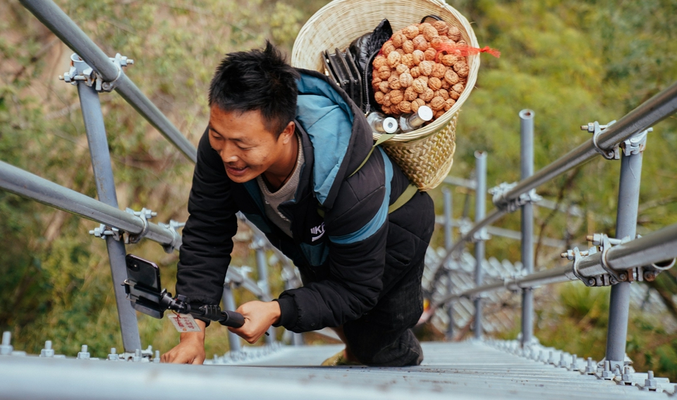 悬崖村网红 在去与留之间拥抱变化的主播们