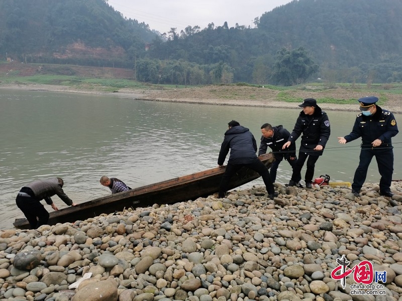 重拳出擊 青神縣多部門聯(lián)合執(zhí)法！這波“硬核”操作讓三無船舶“退出江湖”