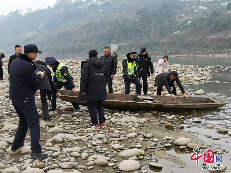 严格执法，打击“三无”船舶在行动