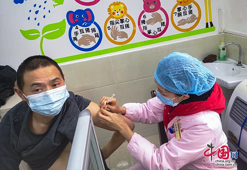 自贡市贡井区重点人群新冠疫苗接种工作有序进行 首批接种110人