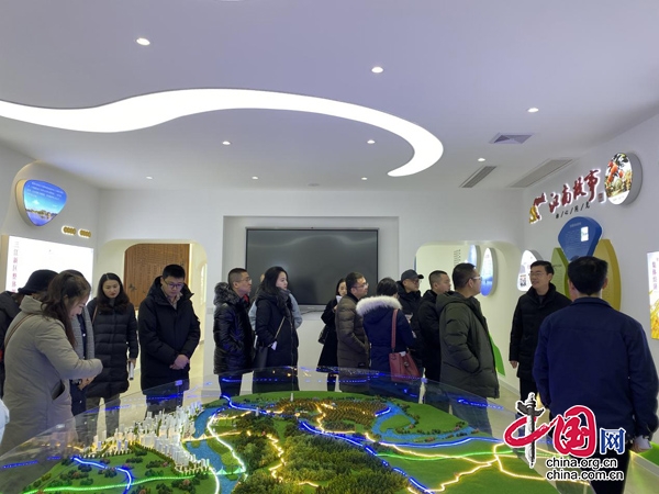 宜賓三江新區部分重點企業到江南鎮考察調研