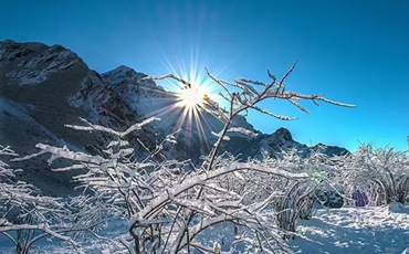 宝兴县：白雪皑皑瑞雪纷飞，多彩宝兴银装素裹！