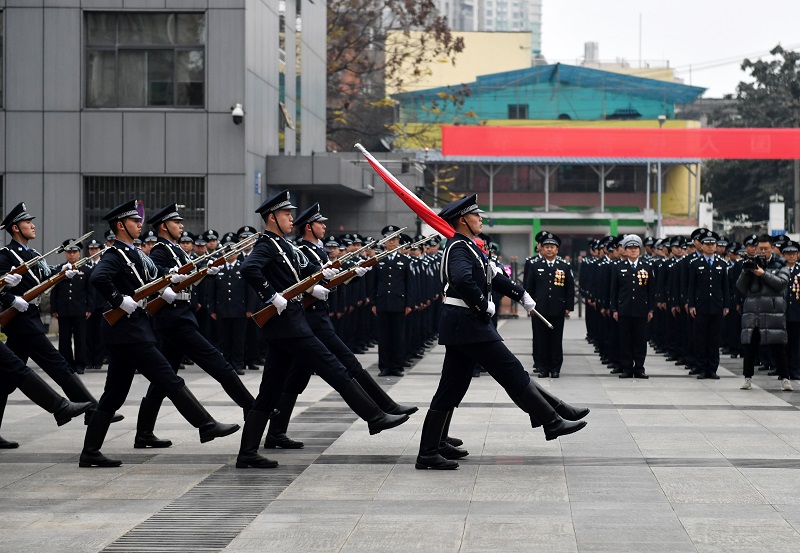 向警旗敬禮， 四川公安開展首個中國人民警察節(jié)系列慶祝活動