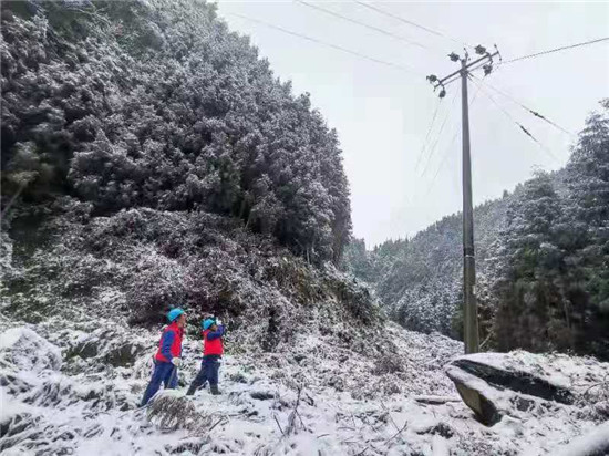 雪后迅速抢修！洪雅供电公司恢复旅游村供电