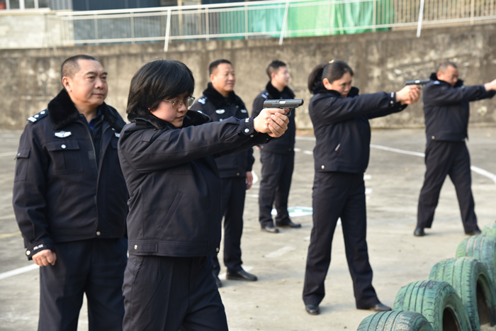 庆祝首个中国人民警察节 射洪市检察院开展岗位练兵实弹打靶活动