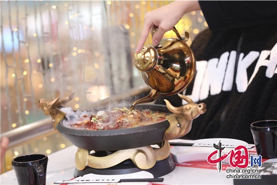 单日销售12156份 首届“麻辣水煮牛肉节”创造“世界纪录”