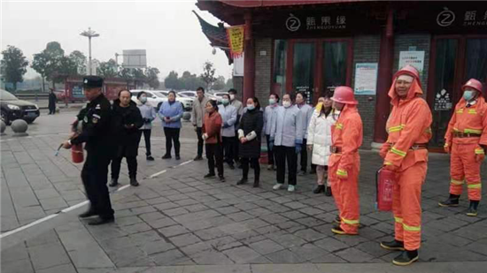 安全重于泰山：東坡區(qū)蘇祠街道在東坡里水街開展消防演練