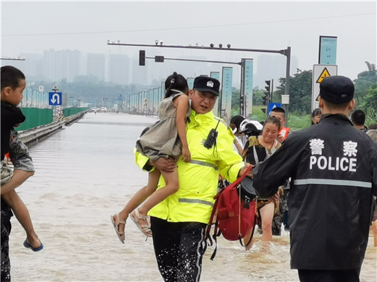 80後雙警夫妻崗位上團圓：並肩作戰也是一種幸福