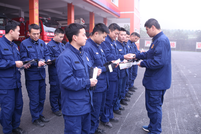 射洪市消防救援大队党委为救援站指战员购买防寒物品
