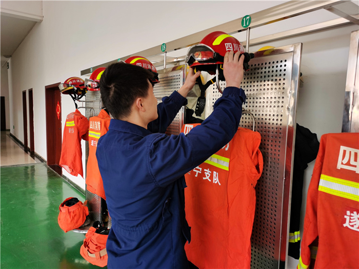 大英消防组织开展“春节”前车辆器材装备大检查